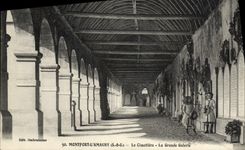 CPA Montfort L'Amaury Le Cimetiere La Grande Galerie Enfants