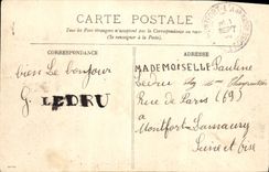 CPA La Falaise Chateau Cour interieure 