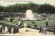 VINTAGE POSTCARD Park Of Versailles Floors the Day Of Large Water