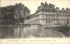 CPA Fontainebleau Le Palais L'Etang et le pavillon du musee cbinois Chine China