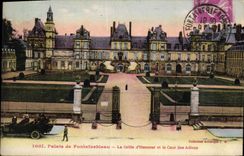 CPA Palais De Fontainebleau La Grille d'Honneur et la cour des adieux