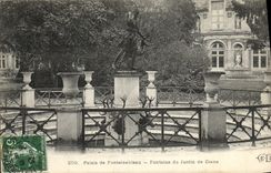 VINTAGE POSTCARD Palate De Fontainebleau Fountain Of the Garden Of Diane