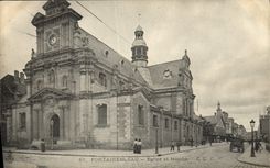 VINTAGE POSTCARD Fontainebleau Church And Marche