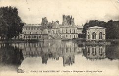 CPA Palais De Fontainebleau Pavillon De l'Empereur Et l'Etang Des Carpes