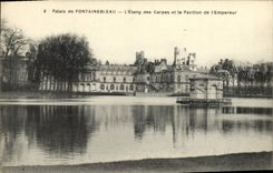VINTAGE POSTCARD Palate De Fontainebleau the Pond Of Carps and the house of the emperor