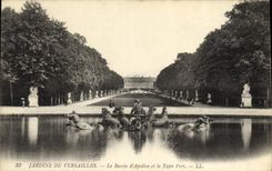 VINTAGE POSTCARD Gardens Of Versailles the Basin Of Apollo and the green carpet