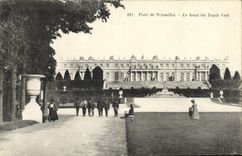 VINTAGE POSTCARD Park Of Versailles hant It of the green carpet