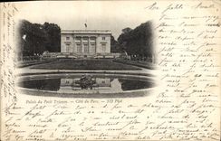 VINTAGE POSTCARD Parc Of Large Trianon Dimensions park