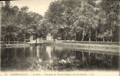 CPA Rambouillet Le Parc Vue Prise De l'Ile du potager vers la laiterie