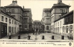 CPA Rambouillet La Place Du Gouvernement le palais du roi de Rome Napoleon II