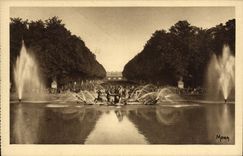 POSTAL Versalles de la VENDIMIA el tanque de Apolo de Tuby la alfombra verde y el castillo