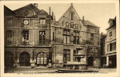 CPA Mantes L'hotel de ville et la vieille fontaine