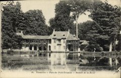 CPA Versailles Parc du Petit Trianon Maison de la reine