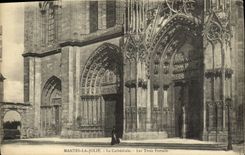 CPA Mantes La Jolie Le Cathedrale Les Trois Portails