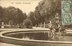 POSTAL Versalles de la VENDIMIA la pirámide