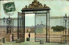 La POSTAL Versalles de la VENDIMIA asa el paladar del honor