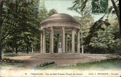 CPA Versailles Parc du Petit Trianon Temple de l'amour