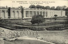 Ataque frontal grande de Versalles Trianon de la POSTAL de la VENDIMIA en los jardines