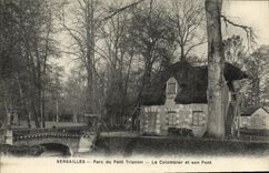 CPA Versailles Parc Du Petit Trianon Le Coiombier Et Son Pont