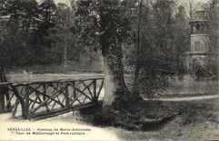 CPA Versailles Hameau De Marie Antoinette tour de Malborough et pont rustique