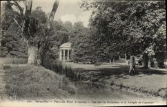 Parque de Versalles de la POSTAL de la VENDIMIA de pequeño Trianon visto en el arroyo y el templo del amor