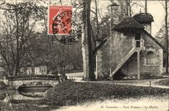 CPA Versailles Petit Trianon Le Mouiln