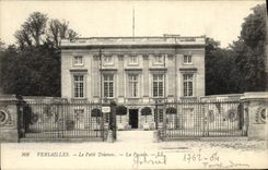 POSTAL Versalles pequeño Trianon de la VENDIMIA el ataque frontal
