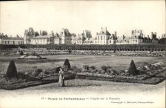 VINTAGE POSTCARD Palate De Fontainebleau Frontage On the Floor