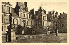 VINTAGE POSTCARD Soft Fontainebleau France the Palate Frontage on the court of the Good-byes