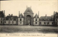 VINTAGE POSTCARD Fontainebleau the Place of Weapons the district Henri IV