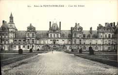 CPA Palais De Fontainebleau Cour Des Adieux