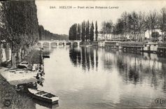 VINTAGE POSTCARD Melun Bridge And the Boats Laundrette
