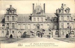 VINTAGE POSTCARD Palais De Fontainebleau Escalier Of the Horseshoe And Frontage On the Castle