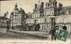 CPA Palais De Fontainebleau L'Escalier Du Fer A Cheval