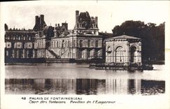VINTAGE POSTCARD Palate De Fontainebleau Court Of the Fountains House Of the Emperor