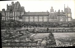 CPA Fontainebleau Le Palais La Porte doree et la chapelle St Saturnin
