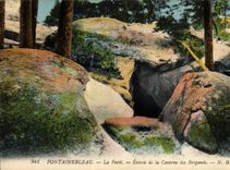 CPA Fontainebleau La Foret Entree De La Caverne Des Brigands