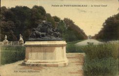 VINTAGE POSTCARD Palate De Fontainebleau the Large Canal