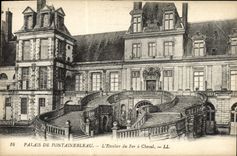 CPA Palais De Fontainebleau L'Escalier Du Fer A Cheval