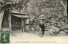 VINTAGE POSTCARD Drill De Fontainebleau Fountain Of the Mount Chauvet Valley of the Plate