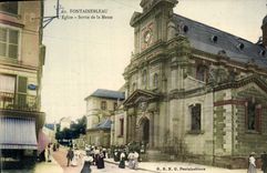 CPA Fontainebleau L'Eglise Sortie De La Messe
