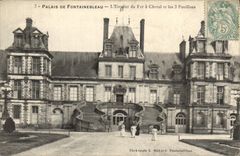 CPA Palais de Fontainebleau L'Escalier du Fer Cheval et les 3 pavillons