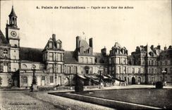 CPA Palais de Fontainebleau Facade sur la Cour des Adieux