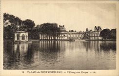 VINTAGE POSTCARD Palate of Fontainebleau the Pond to Carps