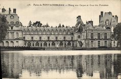 CPA Palais De Fontainebleau Etang Aux Carpes Et Cour Des Fontaines