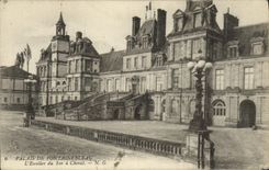 CPA Palais De Fontainebleau L'Escalier Du Fer A Cheval