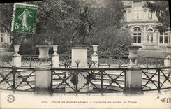 CPA Palais De Fontainebleau Fontaine Du Jardin De Diane