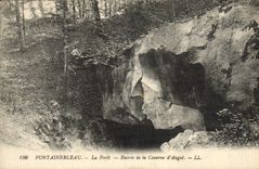 CPA Fontainebleau La Foret Entree De La Caverne d'Augat