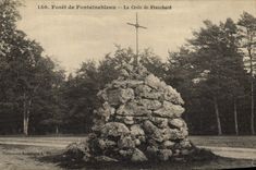 VINTAGE POSTCARD Drill De Fontainebleau the Cross De Franchard
