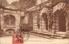 VINTAGE POSTCARD Palate De Fontainebleau the Cave Of the Pines